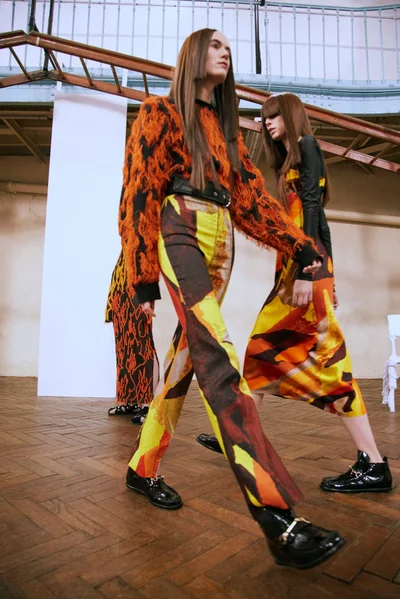 Look 18